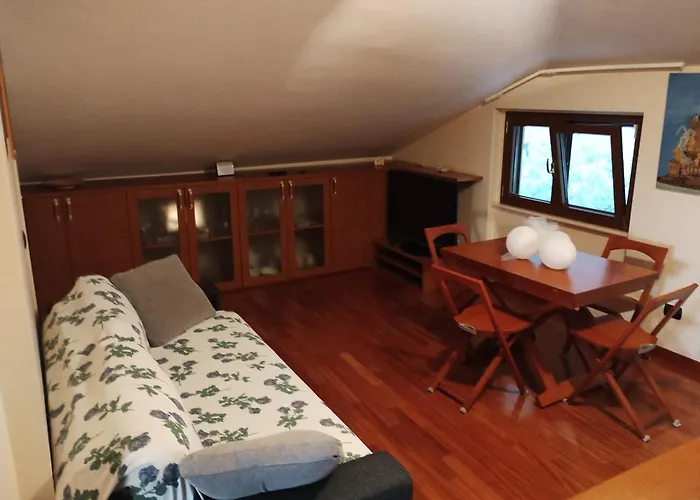 Rocky House Bed & Breakfast *